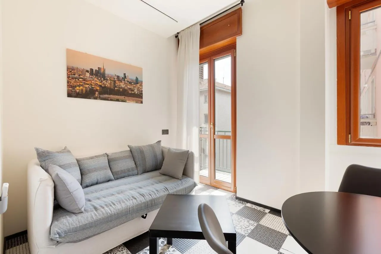 Milano Renovated Studio Aptsアパートメント イタリア