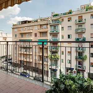 Cosy With Balcony & Private Garage Appartamento