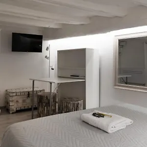 https://casa-cartoleria-34.emilia-romagnahotels.net